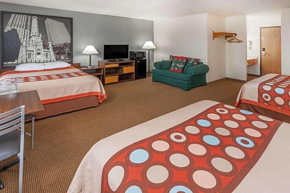 Super 8 by Wyndham Pekin/Peoria Area
