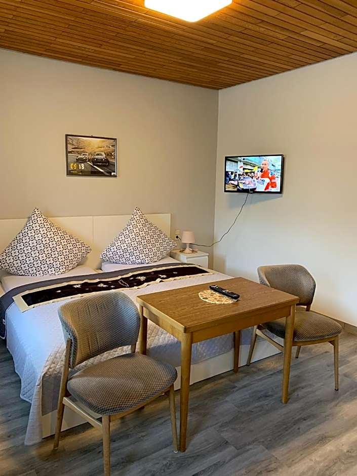 Foto 1 de 13 de 1 Double Bed or 2 Beds