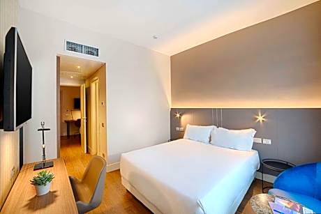 Family Connecting Room (3 Adults + 1 Child)