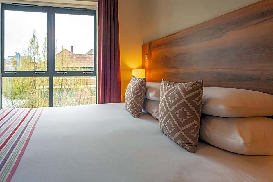 PREMIER SUITES Bristol Redcliffe