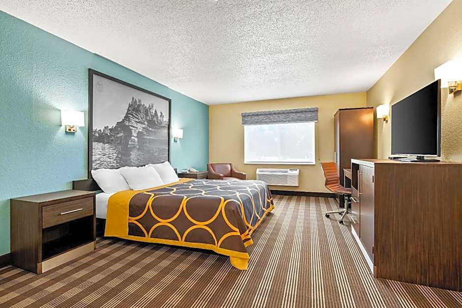 Super 8 by Wyndham Osseo WI
