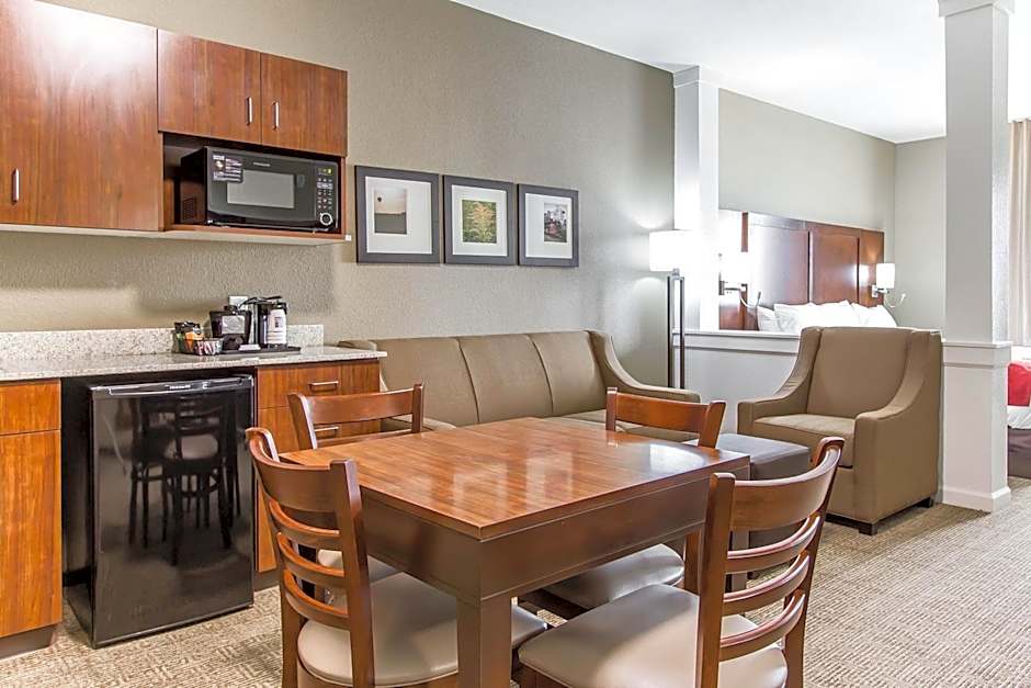 Comfort Suites West Omaha