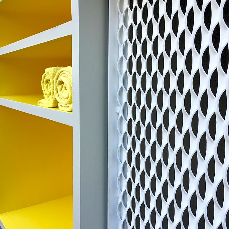 Beverly Laurel Motor Hotel