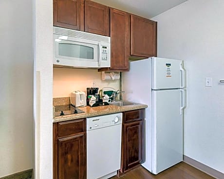 Superior Queen Suite with Sofa Bed - Non-Smoking