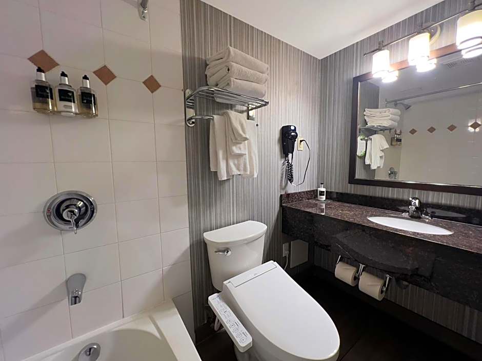 Coast Calgary Downtown Hotel & Suites by APA