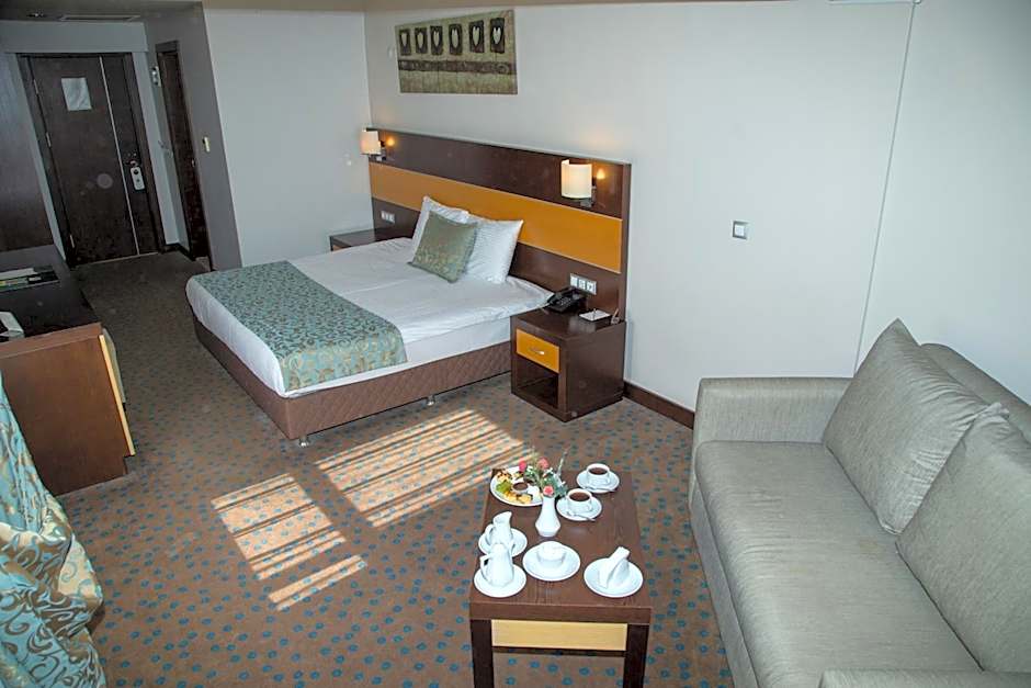 Mom Hotel