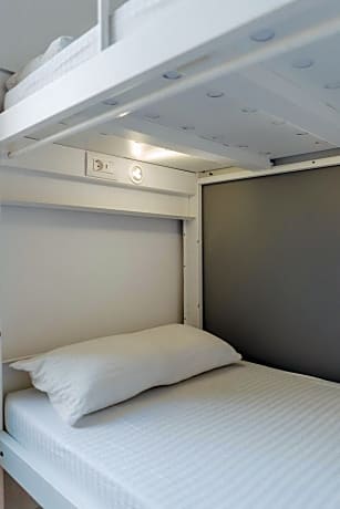 Bed in 6-Bed Mixed Dormitory Room