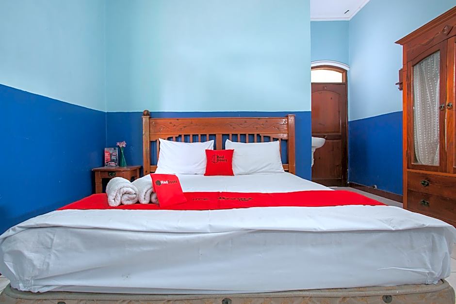 RedDoorz @ Genteng Surabaya 2