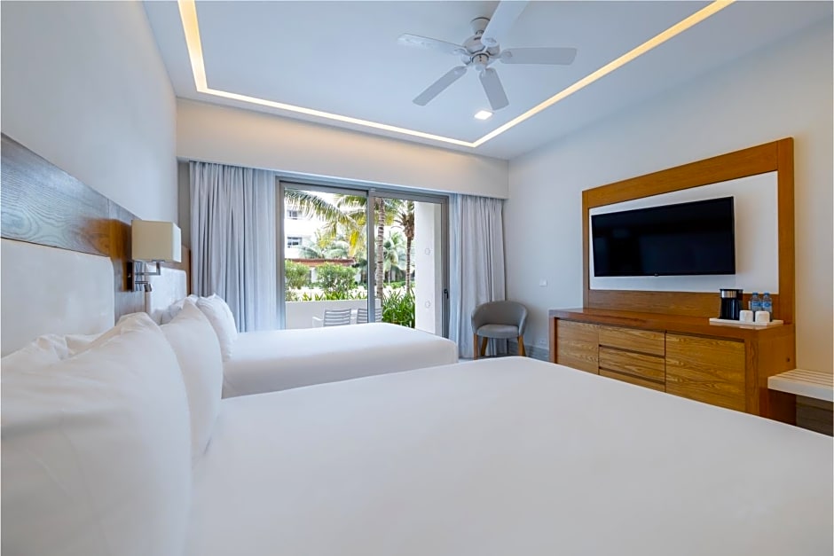 Izla Beach Front Hotel
