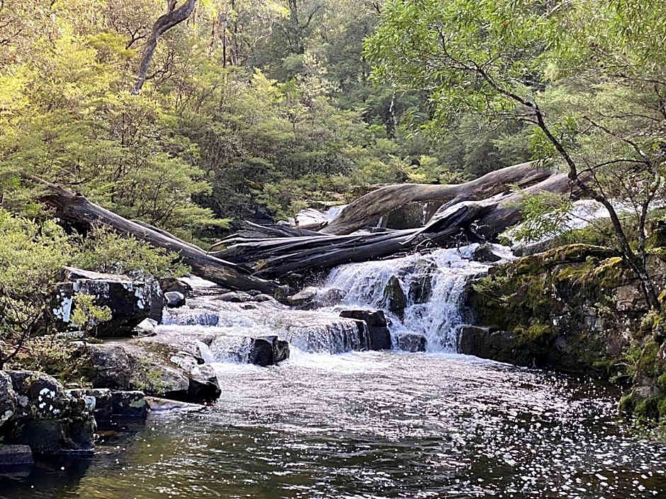 Bucketts Way Motel and Restaurant
