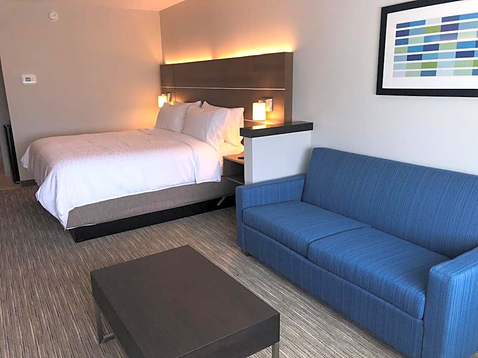 Holiday Inn Express & Suites Roanoke - Civic Center By IHG