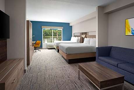 Queen Suite with Two Queen Beds