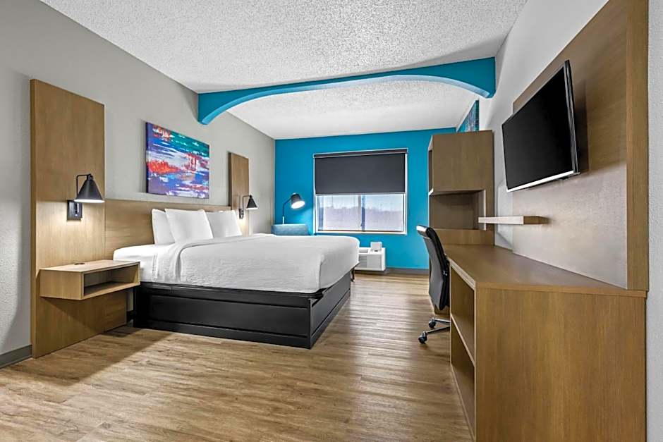 Photo 1 of 12 of 1 King Bed and 1 Twin Bed Suite