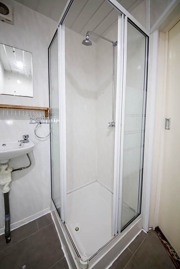 MyRoomz Hollingdales Hotel