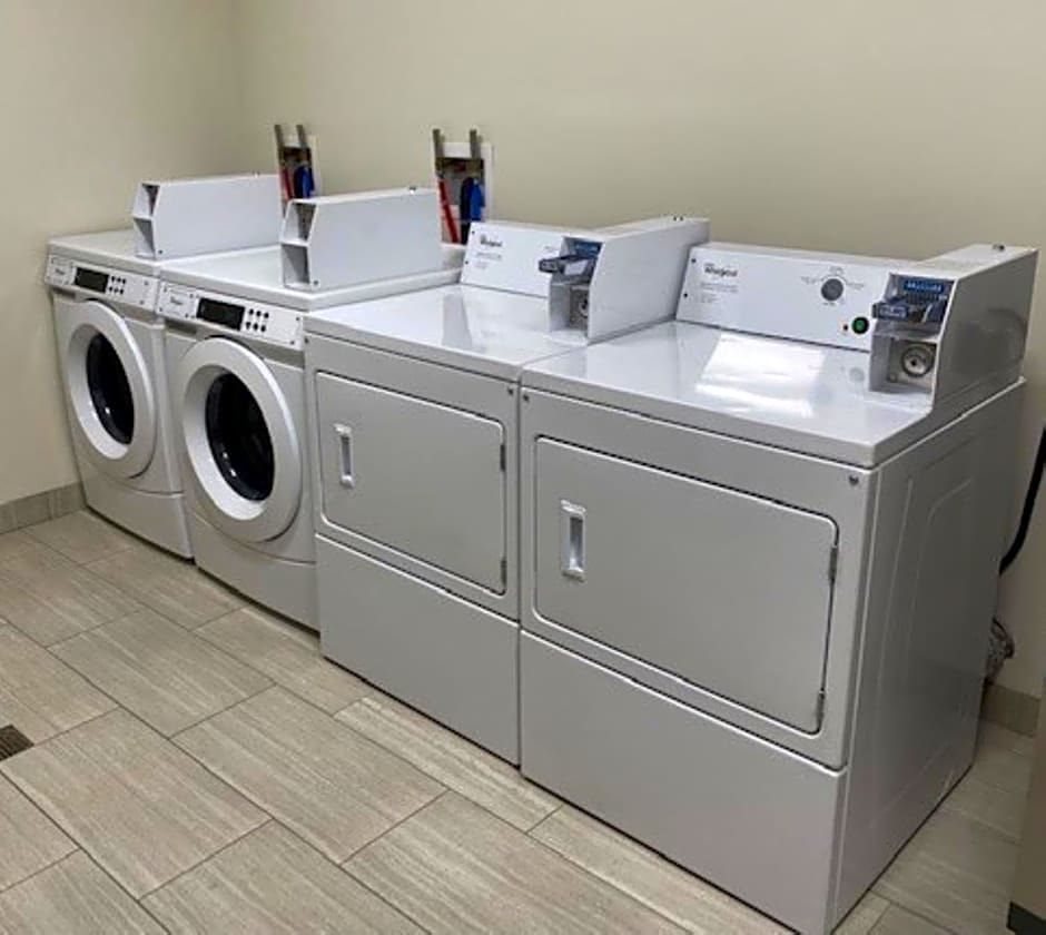 Holiday Inn Express And Suites Warrensburg North By IHG