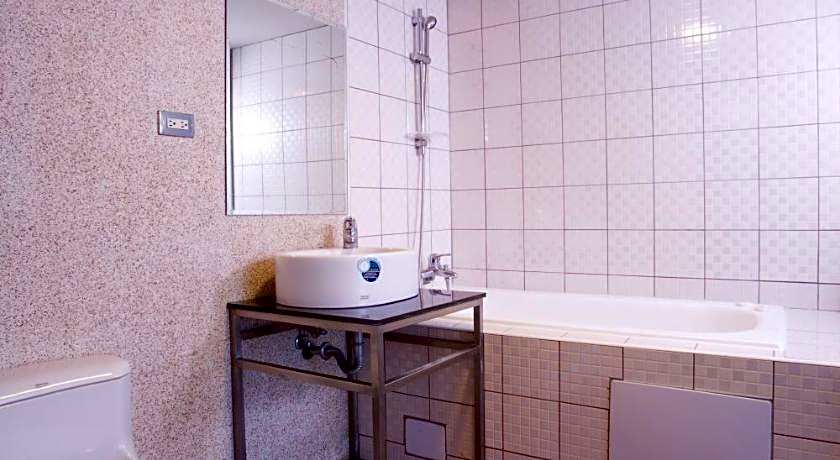 Hold Me Hotel  Zhongzheng