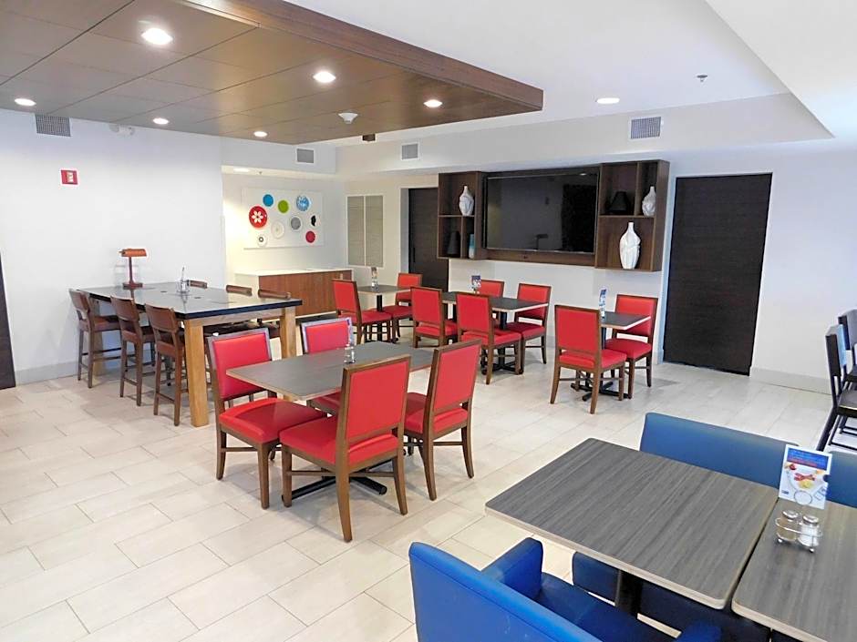 Holiday Inn Express Hotel & Suites Southfield - Detroit