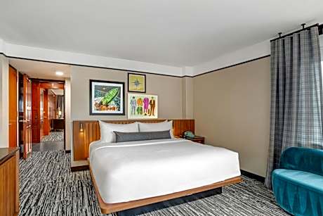 Queen Room - Hearing Accessible