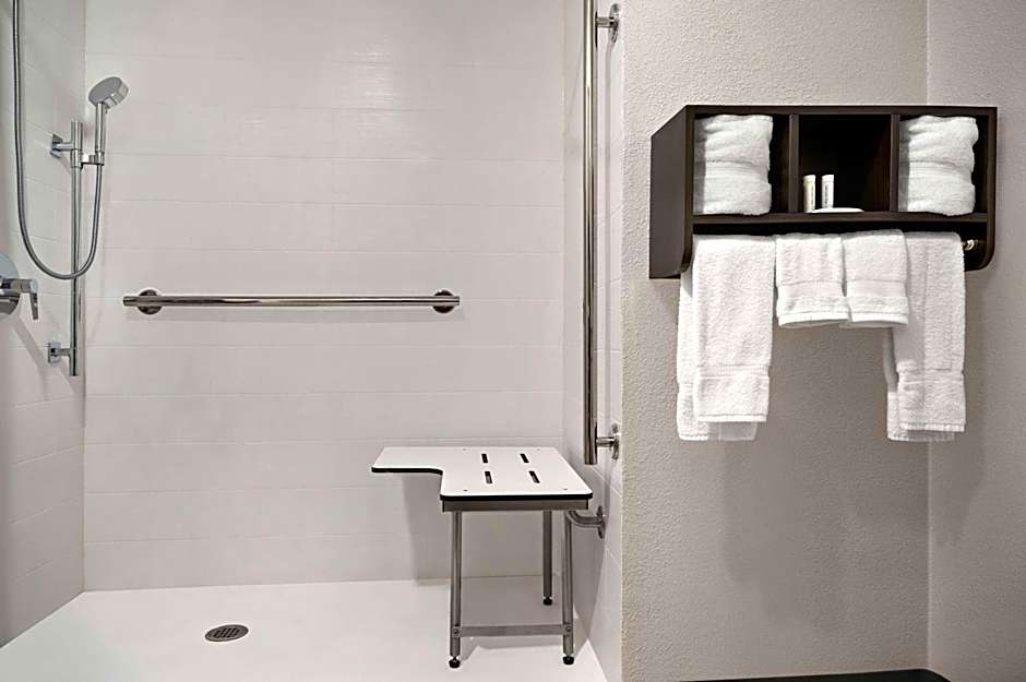 La Quinta Inn & Suites by Wyndham Columbus Dublin