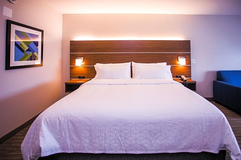 Holiday Inn Express and Suites Rehoboth Beach By IHG