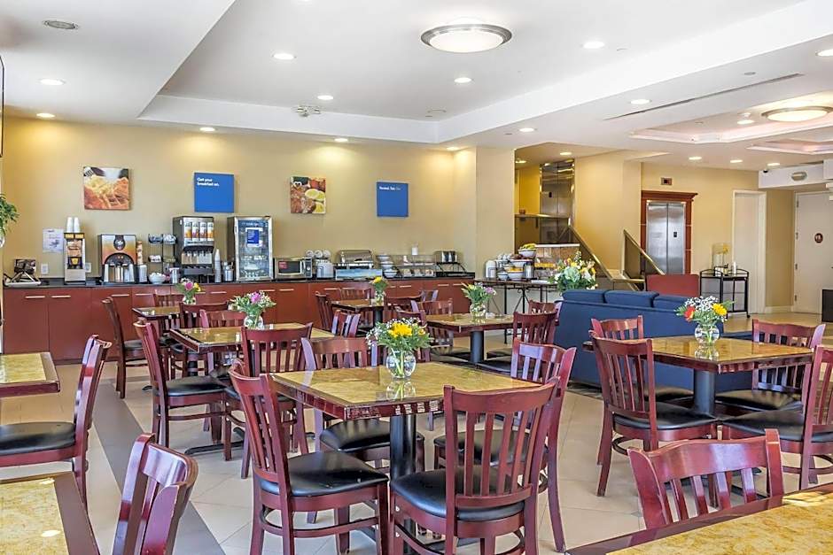 Comfort Inn & Suites LaGuardia Airport
