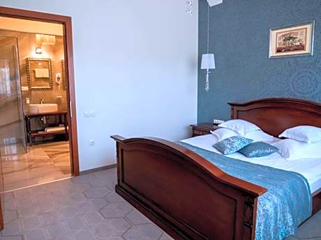 Executive Two-Bedroom King Suite