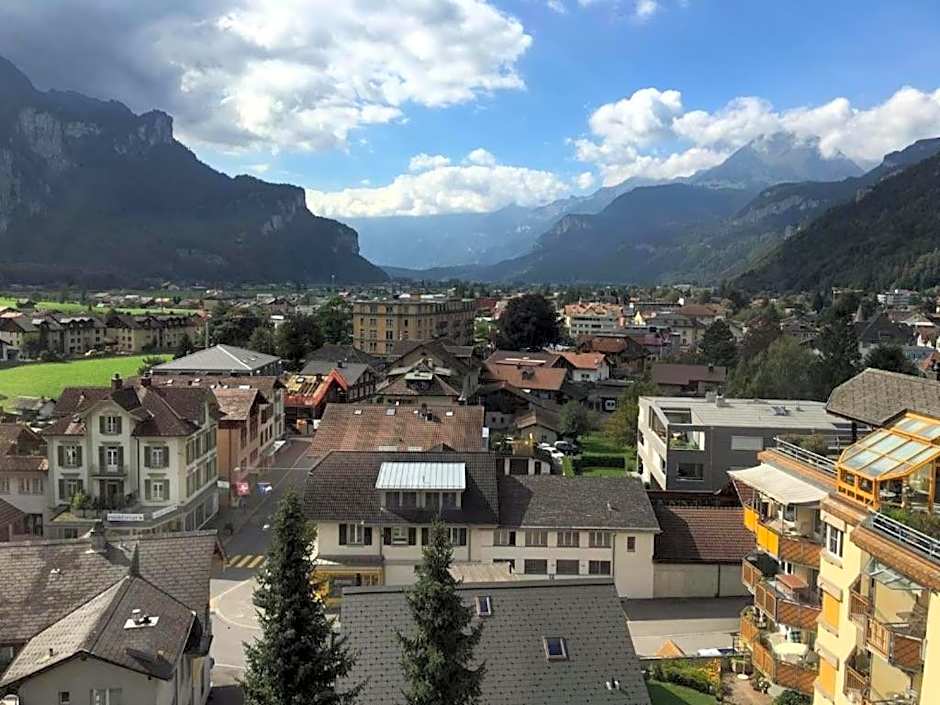 Hotel Sherlock Holmes "nur 200 m zur Gondelbahn Hasliberg"