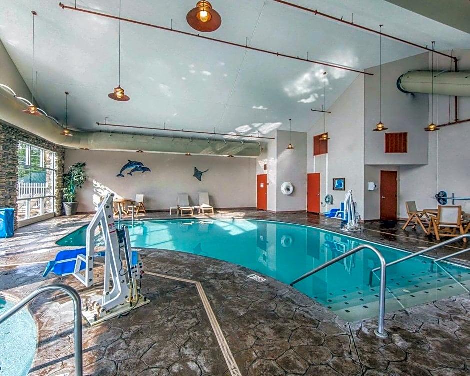 Clarion Inn Near Island Drive