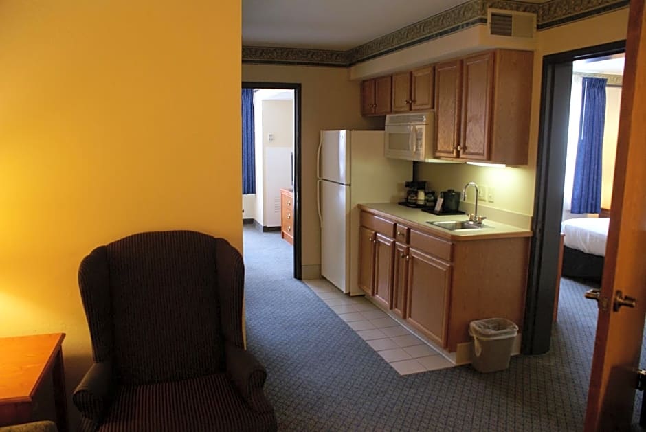 Country Inn & Suites by Radisson, Lansing, MI