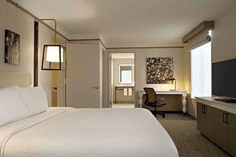 One-Bedroom King Suite - Hearing Accessible