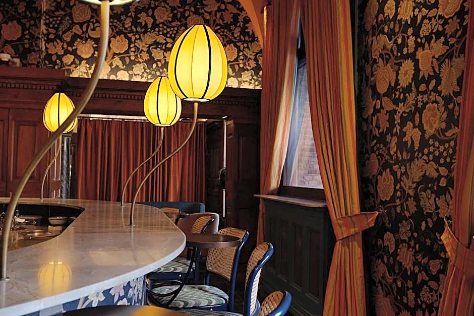 Ascot Hotel