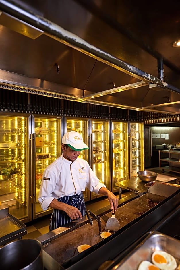 Narai Hotel (SHA Extra Plus)