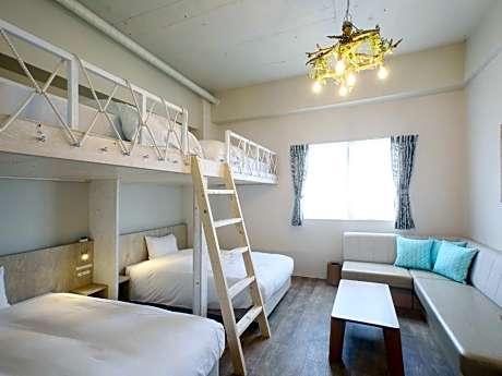 4-person room with 4 bunk beds