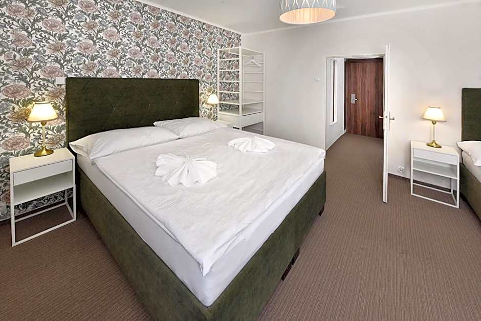 APLEND Hotel Lujza Major