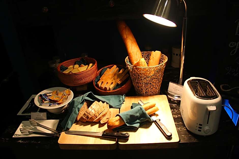 Manoir Des Arts Hotel