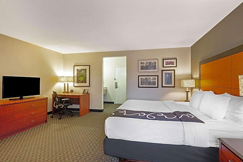 La Quinta Inn & Suites by Wyndham Harrisburg Airport Hershey