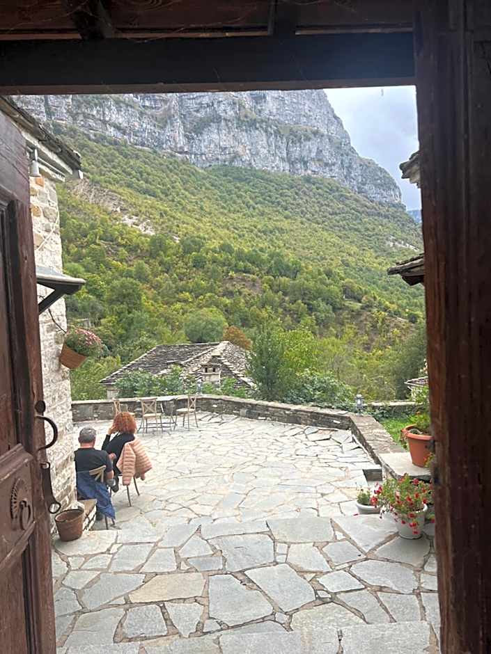 Ikojenia Traditional Lodge