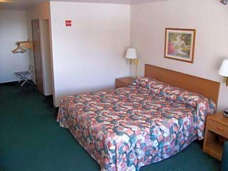 Budget Host Inn & Suites North Branch