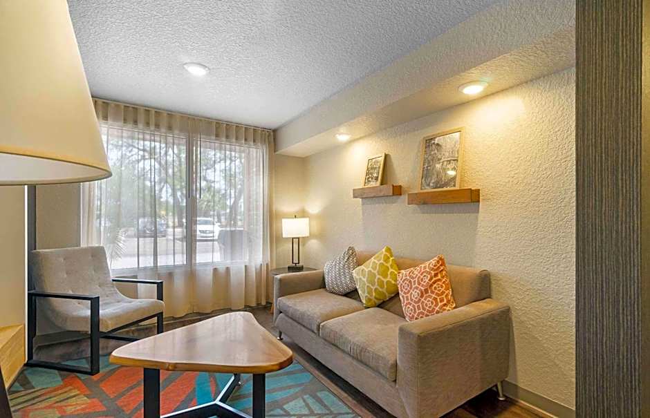 Extended Stay America Select Suites - Tampa - Northeast