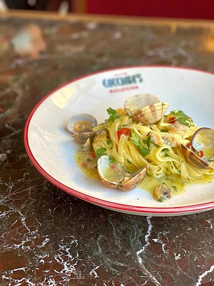 Portobello Apt with Floor-to-Ceiling Views