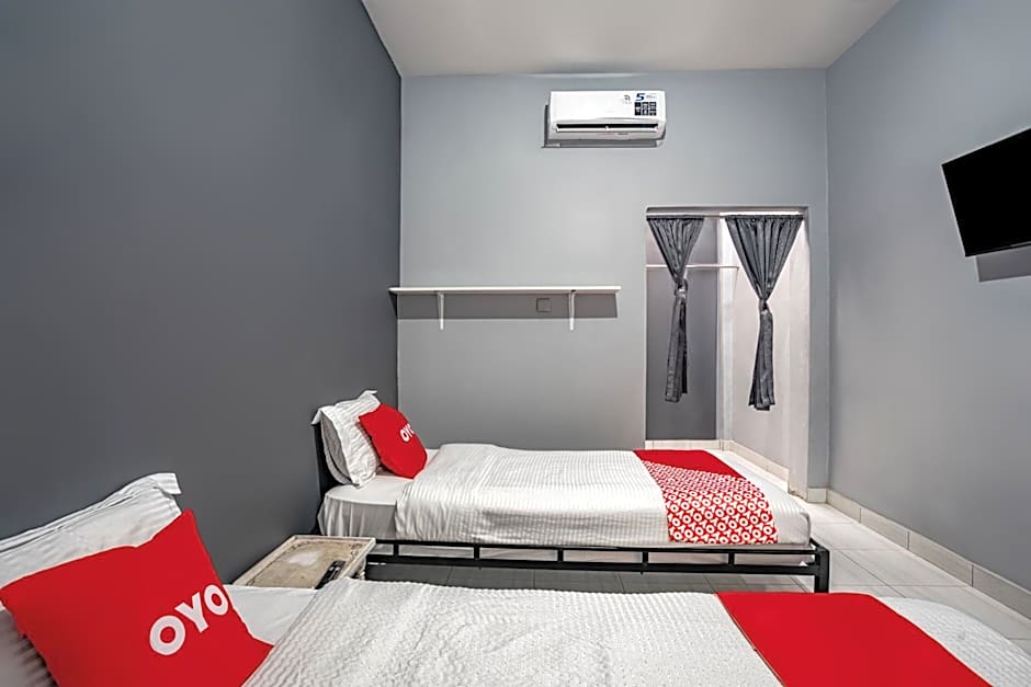 SUPER OYO Gandaria Guest House Near Masjid Raya Sumatera Barat