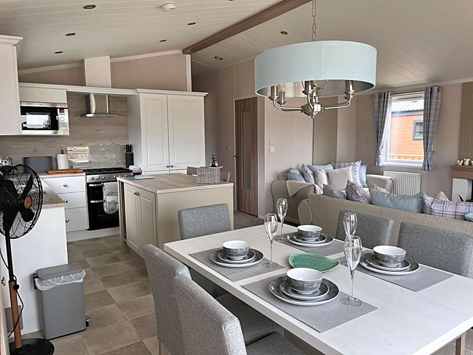 Photo 1 of 5 of Mobile Home