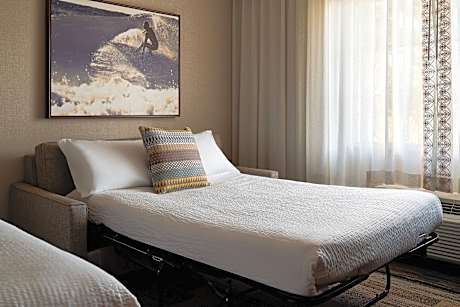 Suite, 2 Queen, Sofa bed