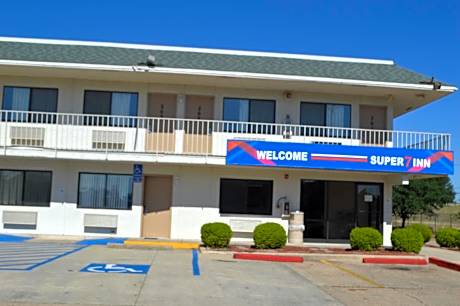 Super 7 Inn