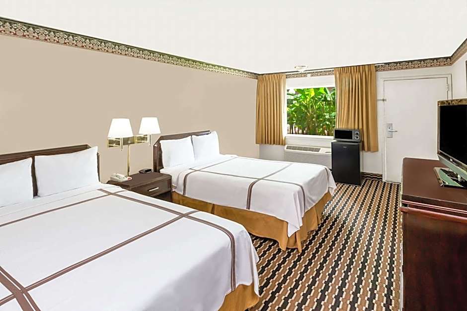 Travelodge by Wyndham Shreveport LA