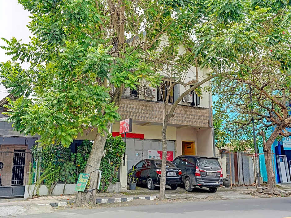 OYO 90234 Dhoho Family Guest House