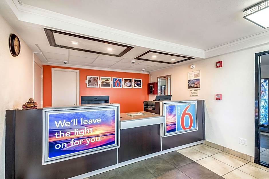 Motel 6-Anniston, AL