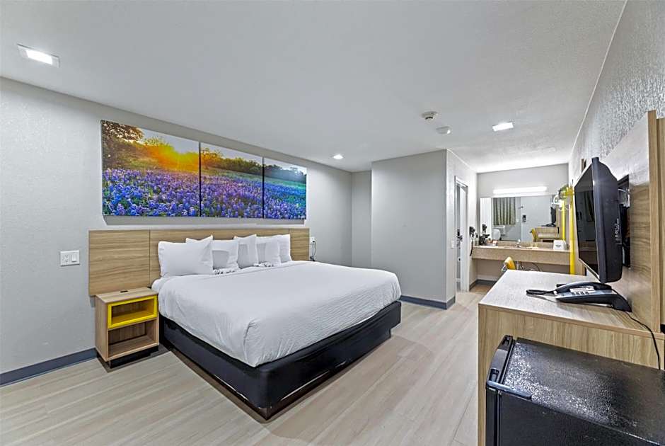 Days Inn by Wyndham McKinney