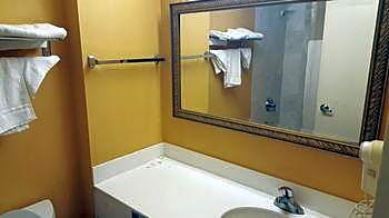 NORTHEAST GARDEN INN.