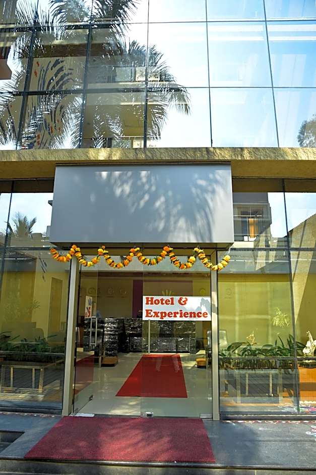 Hi 5 Hotel & Experience